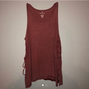 dark red tanktop